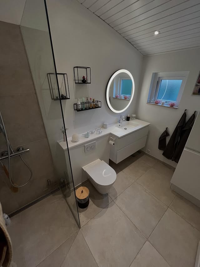 Renoveret badeværelse med nye el- og vvs-installationer